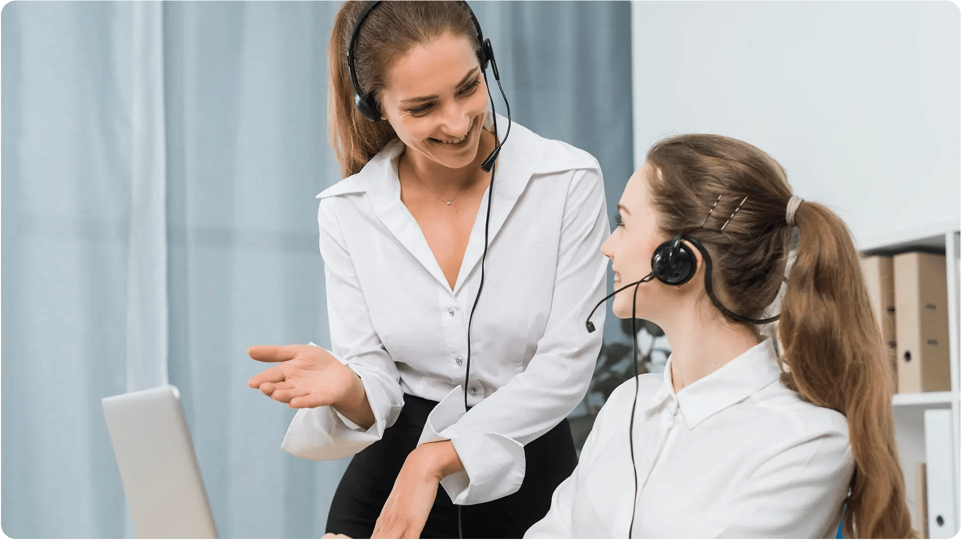 Monitor customer support conversations