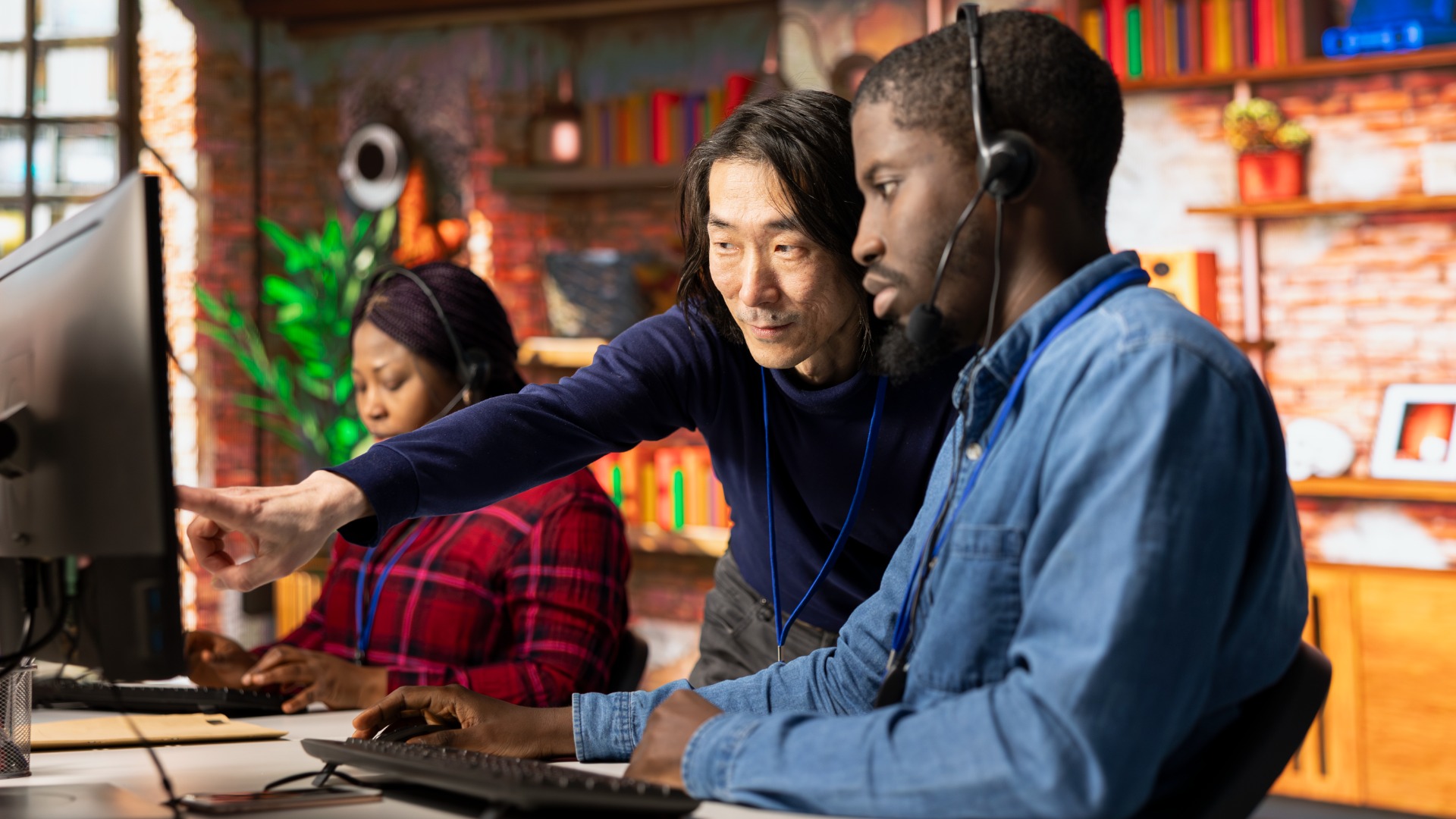 employees using knowledge management software